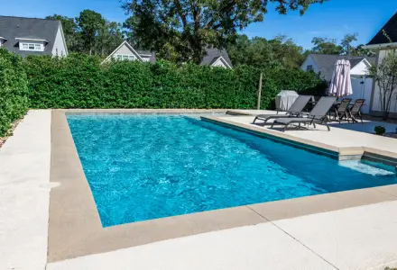  ציוד לבריכת שחייה – כלל הציוד תחת קורת גג אחת